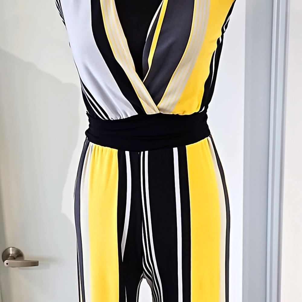 Wide leg Jumpsuit - Picture 4 of 7